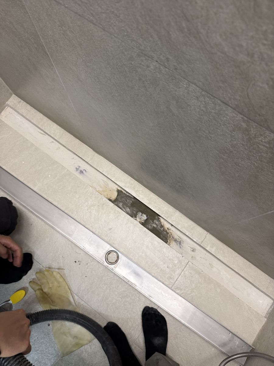 철산동 욕실 천장 속 배관 점검 2